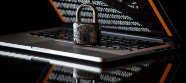 informatica-un-ora-sola-ti-vorrei-e-il-tema-si-amplia