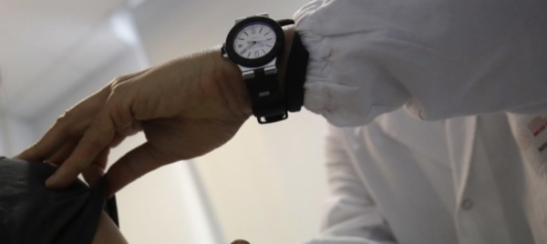 308-medici-e-sanitari-no-vax-sospesi-ma-irregolarmente-al-lavoro