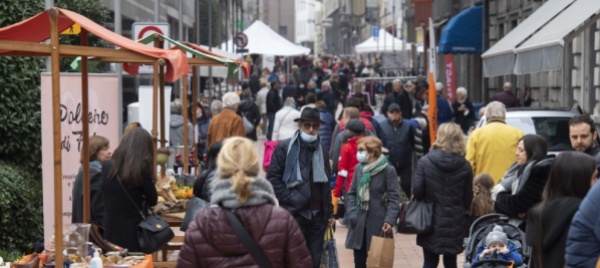 chiasso-il-mercatino-di-natale-mette-la-mascherina