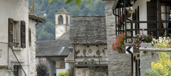 brione-verzasca-mercatino-in-piazza