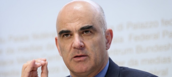 pubblicita-del-tabacco-berset-spiega-perche-votare-no