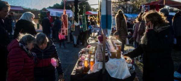 tesserete-mercatino-di-natale-sul-piazzale-delle-scuole