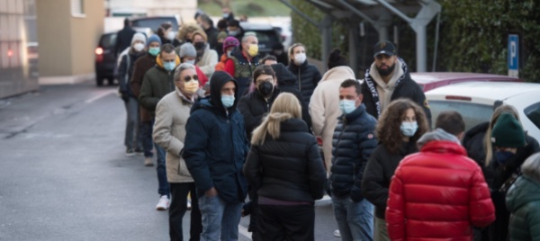 test-covid-farmacie-prese-d-assalto-anche-a-natale