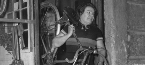 la-vita-insolita-di-alfonsina-strada-corridora