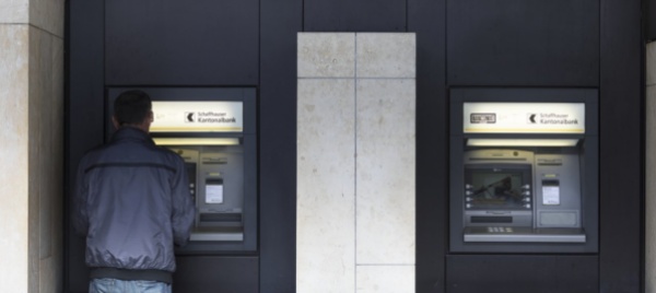 contanti-meno-usati-un-bancomat-su-due-e-destinato-a-sparire