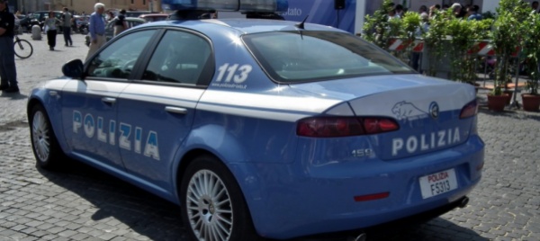torna-a-casa-dopo-lungo-ricovero-la-polizia-le-prepara-la-cena