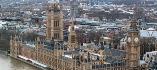 londra-una-spia-cinese-si-e-infiltrata-nel-parlamento