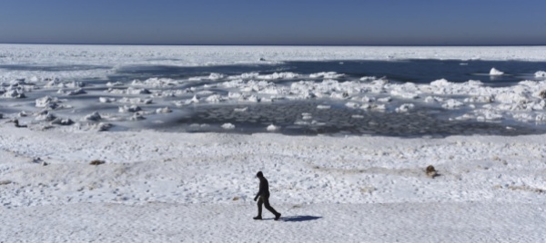 isolotto-di-ghiaccio-si-stacca-in-trappola-sul-lago-michigan