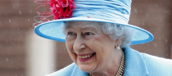 queen-elisabeth-da-record-via-al-giubileo-dei-70-anni-sul-trono