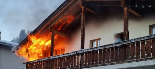terriccio-prende-fuoco-principio-d-incendio-a-ruschein