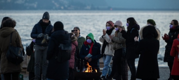un-falo-contro-l-indifferenza-e-chi-difende-la-violenza