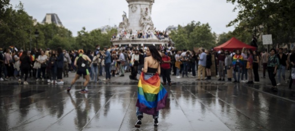 lgbt-la-francia-mette-al-bando-le-terapie-di-conversione