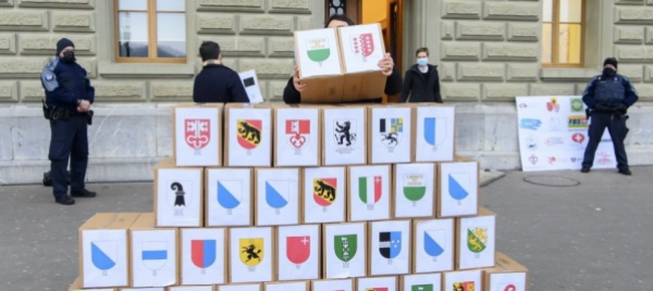 si-andra-a-votare-contro-ogni-obbligo-vaccinale-in-svizzera