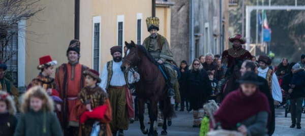 arzo-la-cavalcata-dei-re-magi-dalla-dogana-alla-chiesa