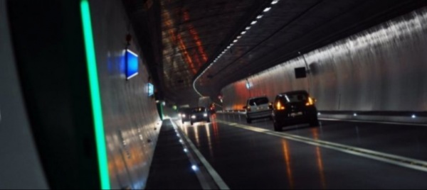 segue-il-navigatore-e-guida-contromano-per-12-km-sulla-a2
