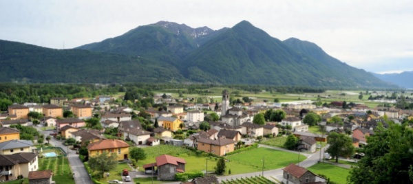 cugnasco-gerra-il-verde-dei-vicini-e-diventato-oramai-troppo