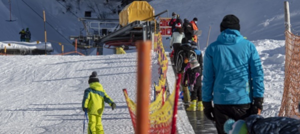san-bernardino-da-sabato-si-scia-anche-sulla-pista-rossa