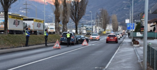 frontale-a-cadenazzo-strada-bloccata
