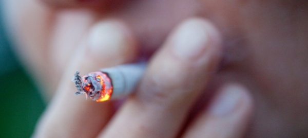 giovani-e-fumo-vietare-le-pubblicita-per-avere-meno-decessi