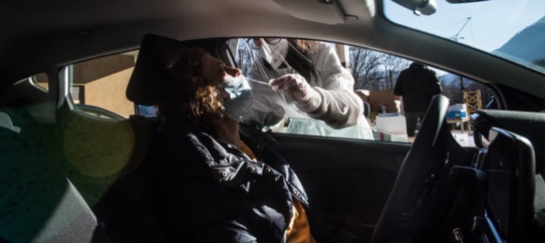 torna-il-drive-in-per-i-test-covid-a-rivera