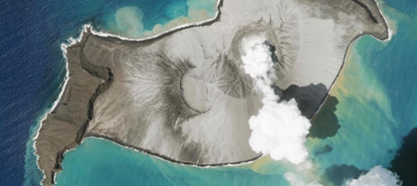 tonga-isolata-dal-mondo-allarme-per-una-nuova-eruzione