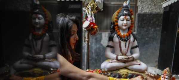 india-il-vitellino-con-tre-occhi-venerato-come-il-dio-shiva