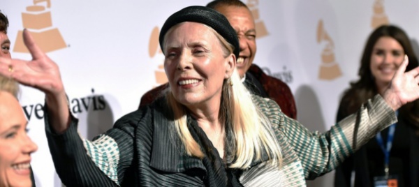 joni-mitchell-sta-con-neil-young-e-lascia-spotify