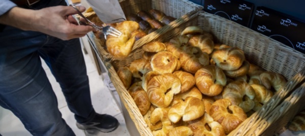 il-gipfeli-piu-caro-in-panetteria-colpa-dei-pagamenti-con-carta