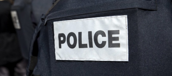 parigi-polizia-spara-e-uccide-un-uomo-che-brandisce-un-coltello
