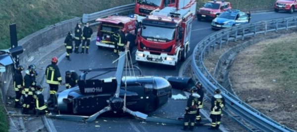 como-elicottero-si-schianta-sulla-rampa-dell-autostrada