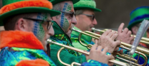la-lingera-non-rinuncia-a-una-giornata-in-maschera