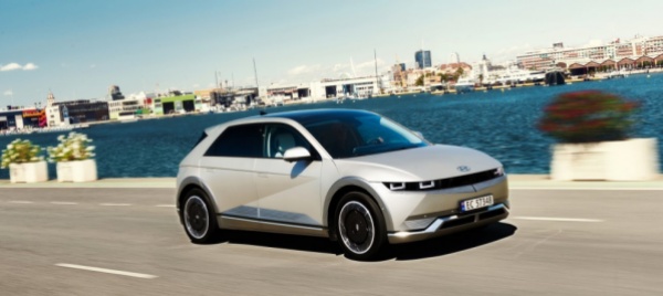 hyundai-ioniq-5-ritorno-al-futuro