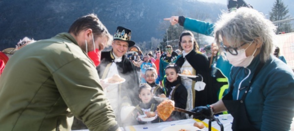 il-carnevale-lingera-di-rore-fa-il-pieno-di-entusiasmo