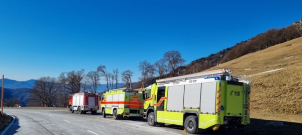 incendio-nel-gambarogno-meteo-favorevole-pompieri-agevolati