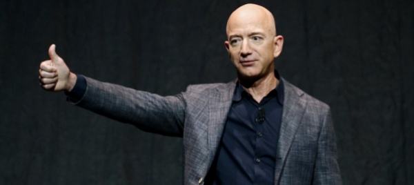 fate-largo-lasciatelo-passa-e-jeff-bezos