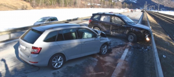 incidente-stradale-con-quattro-feriti-a-schiers