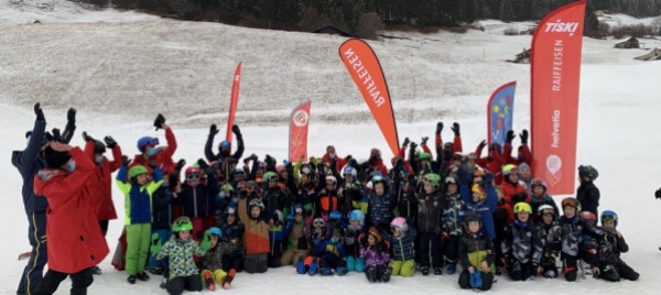 poca-neve-ma-tanto-divertimento-al-raiffeisen-kids-ski-day