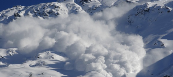 davos-snowboarder-muore-sotto-una-valanga