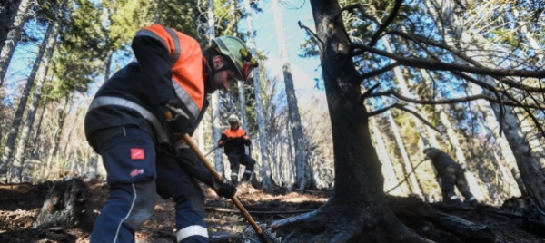 incendio-in-gambarogno-l-intervento-potrebbe-terminare-venerdi