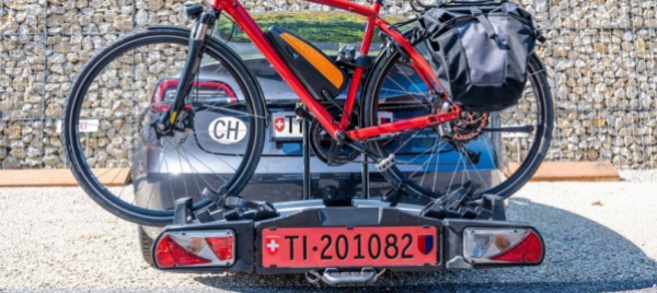 dal-1-marzo-una-targa-rossa-per-i-portabici