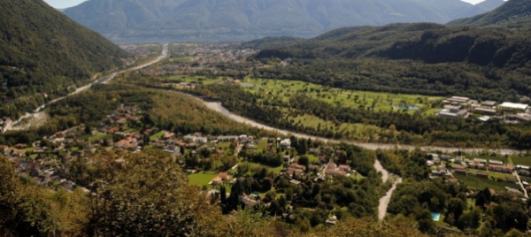 tegna-e-verscio-il-ponte-ciclabile-che-unisce-le-campagne