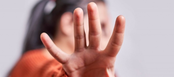 violentata-dai-compagni-di-classe-15enne-arrestato