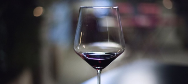 un-bicchiere-di-vino-al-giorno-non-fa-bene-alla-salute