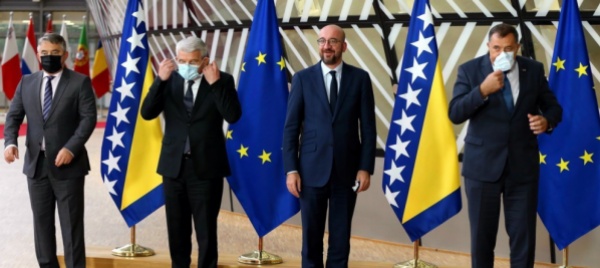 la-bosnia-erzegovina-chiede-all-ue-lo-status-di-paese-candidato
