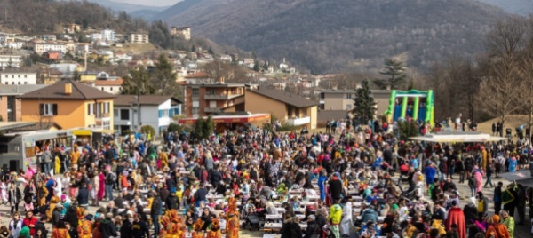 tesserete-or-penagin-attira-oltre-2-000-sudditi