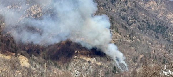 incendio-boschivo-a-verdasio-in-corso-lo-spegnimento