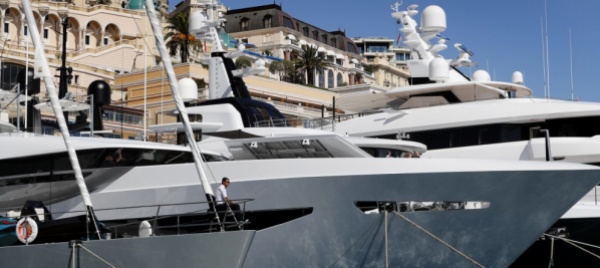 credit-suisse-distruggere-le-carte-su-yacht-e-jet-di-oligarchi