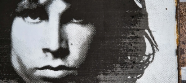 jim-morrison-al-sociale-come-un-cane-senza-osso