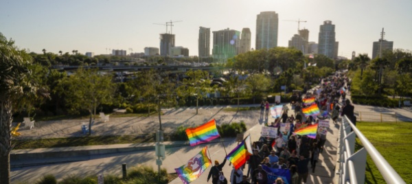 via-libera-alla-legge-anti-gay-per-scuole-in-florida