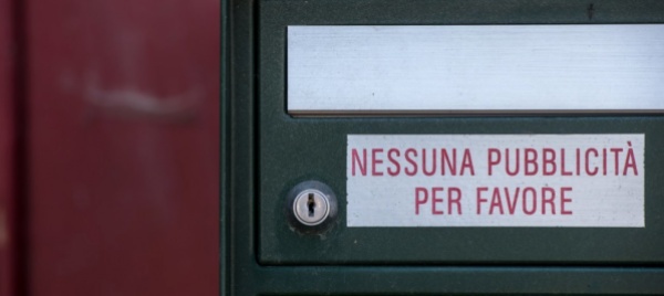 pubblicita-in-bucalettere-solo-se-esplicitamente-richiesta